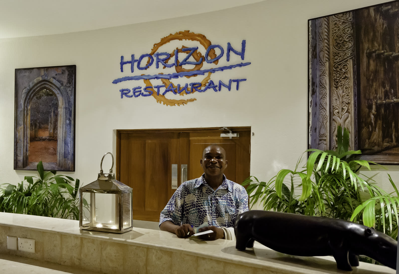 Horizon restaurant ambience